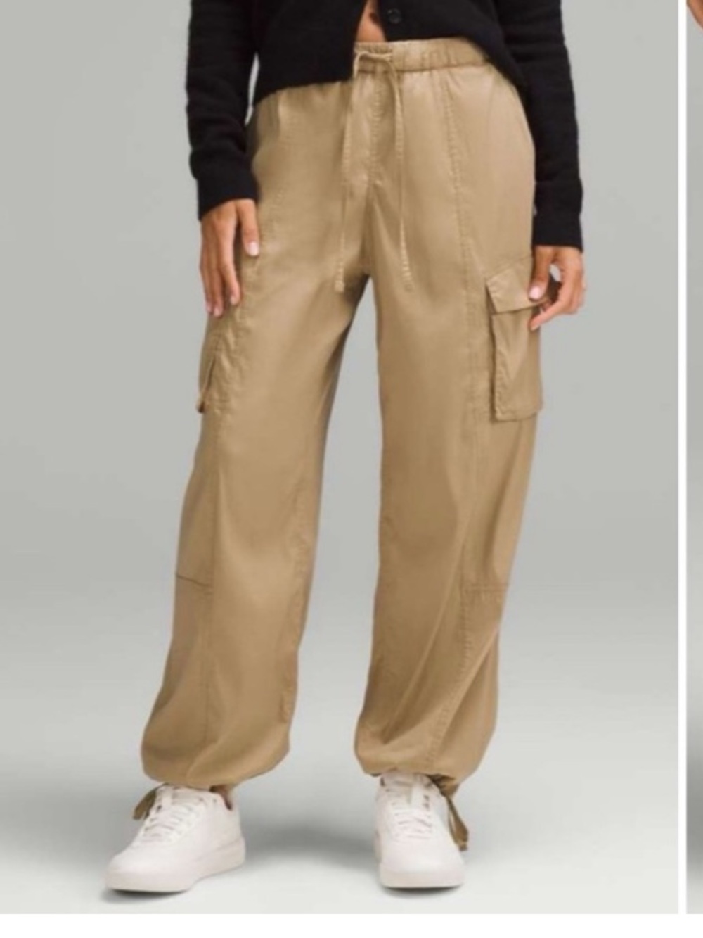 NWT Lululemon Lightweight Adjustable Mid Rise Cargo Pant Filbert Tan Size Small